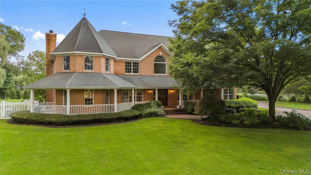 17 Hunt Court, Old Brookville