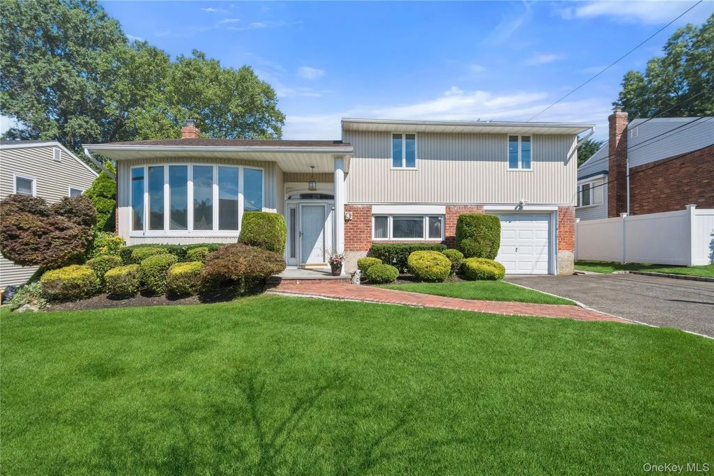 19 Jody Lane, Plainview