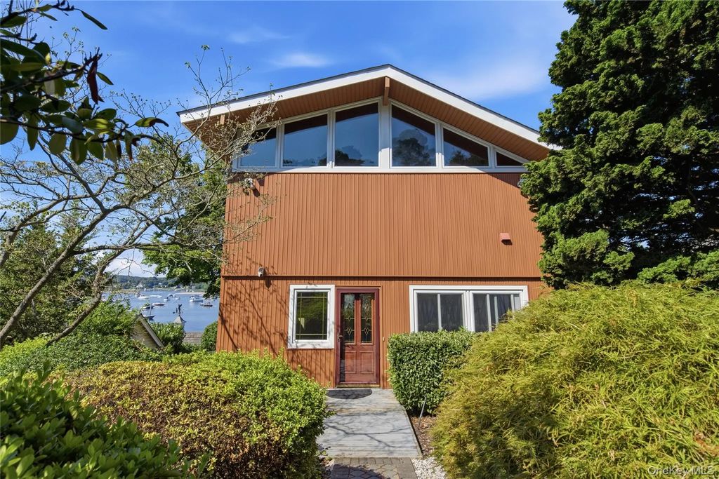 85 Bayview Avenue, Northport