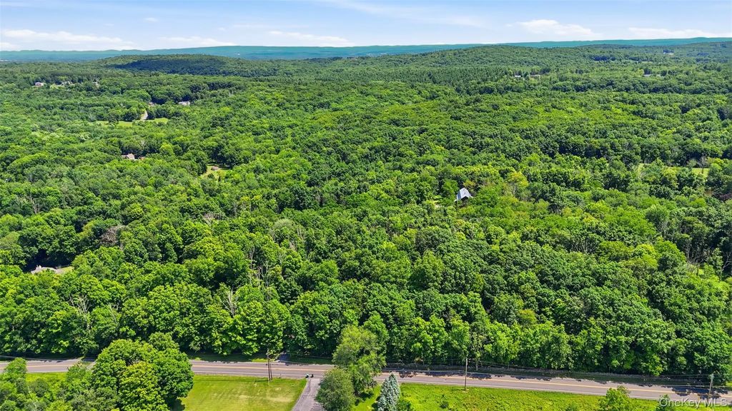 Mapes Road, Middletown