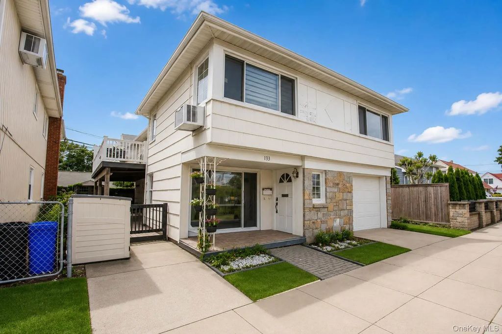 133 Cleveland Avenue, Long Beach