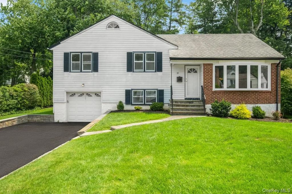 21 Primrose Avenue, Scarsdale