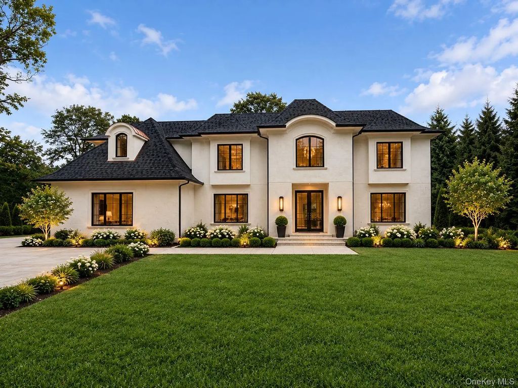 4 Woods End Road, Dix Hills