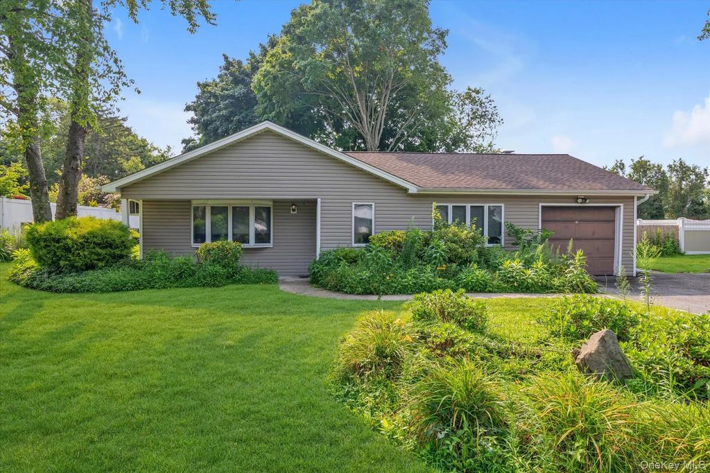 20 Lillian Street, Port Jefferson