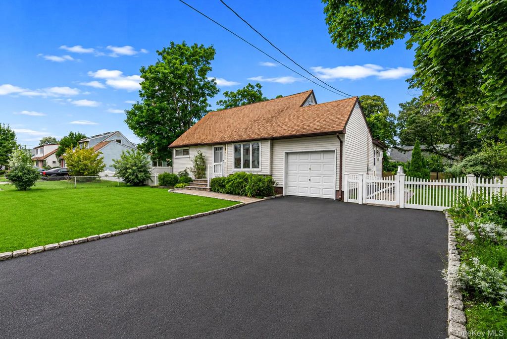 236 36th Street, Lindenhurst
