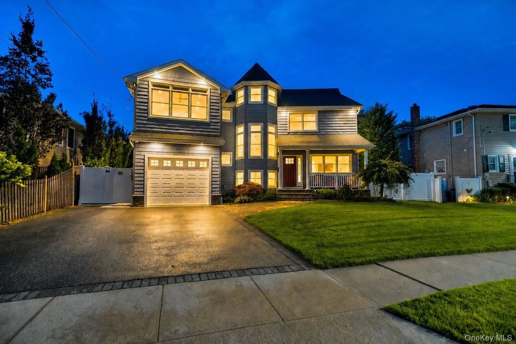 1125 Little Whaleneck Road, Merrick