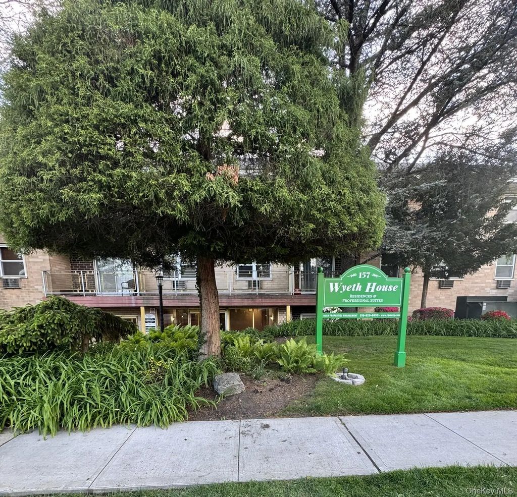 157 Hempstead Avenue C14, Lynbrook