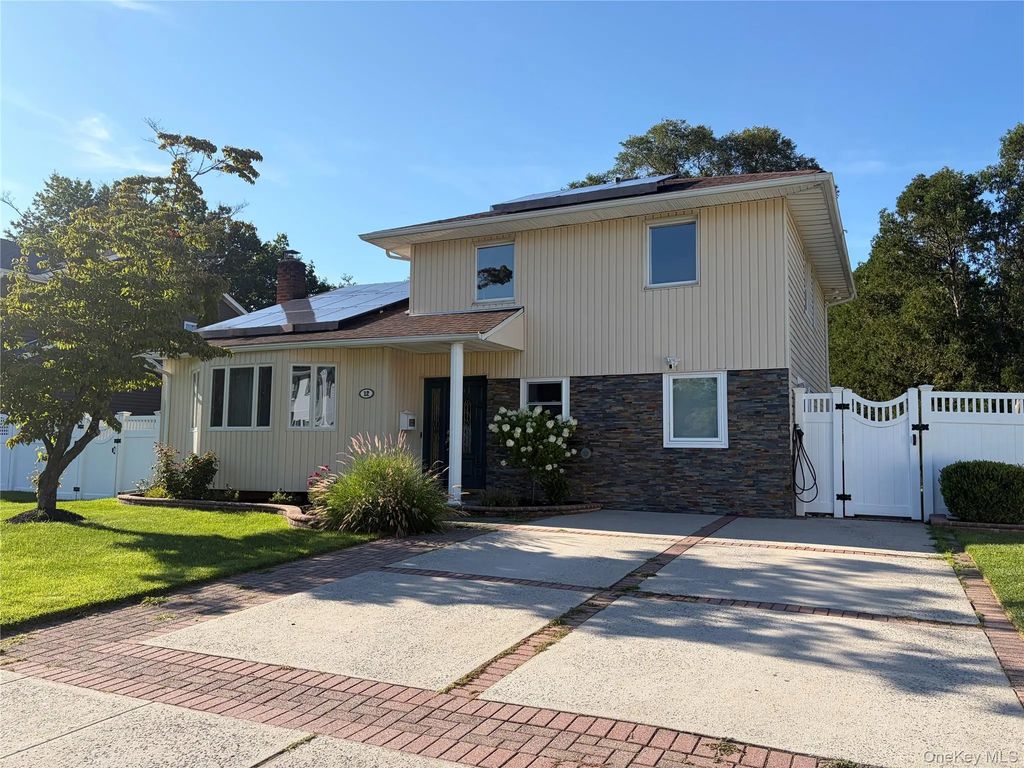 12 Palo Alto Drive, Plainview