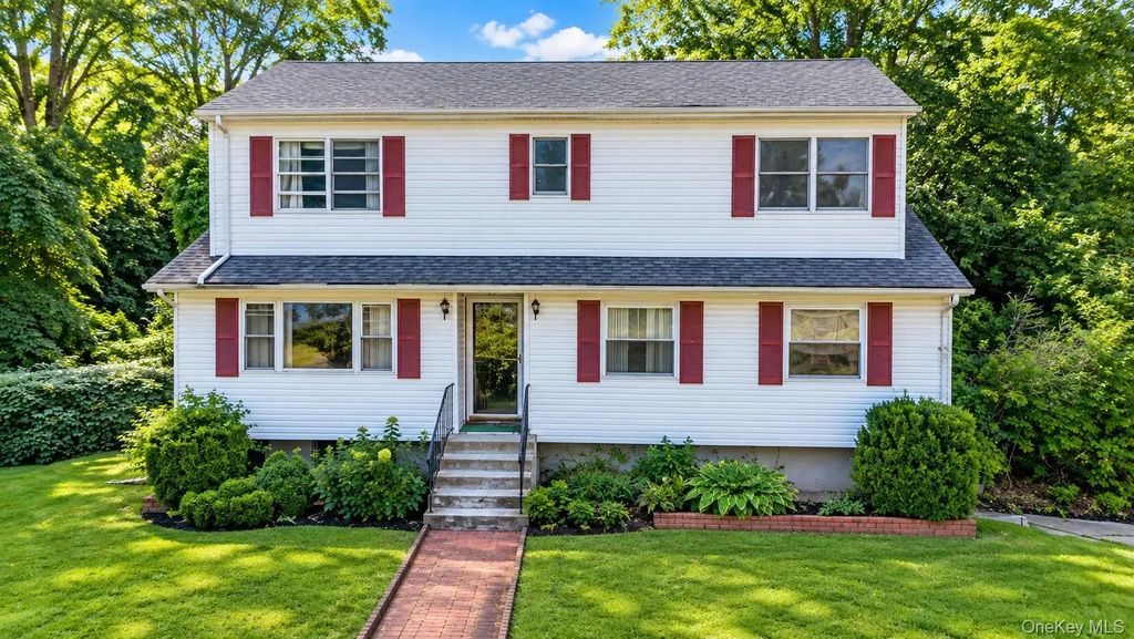 2 Custom Lane, Port Jefferson Station