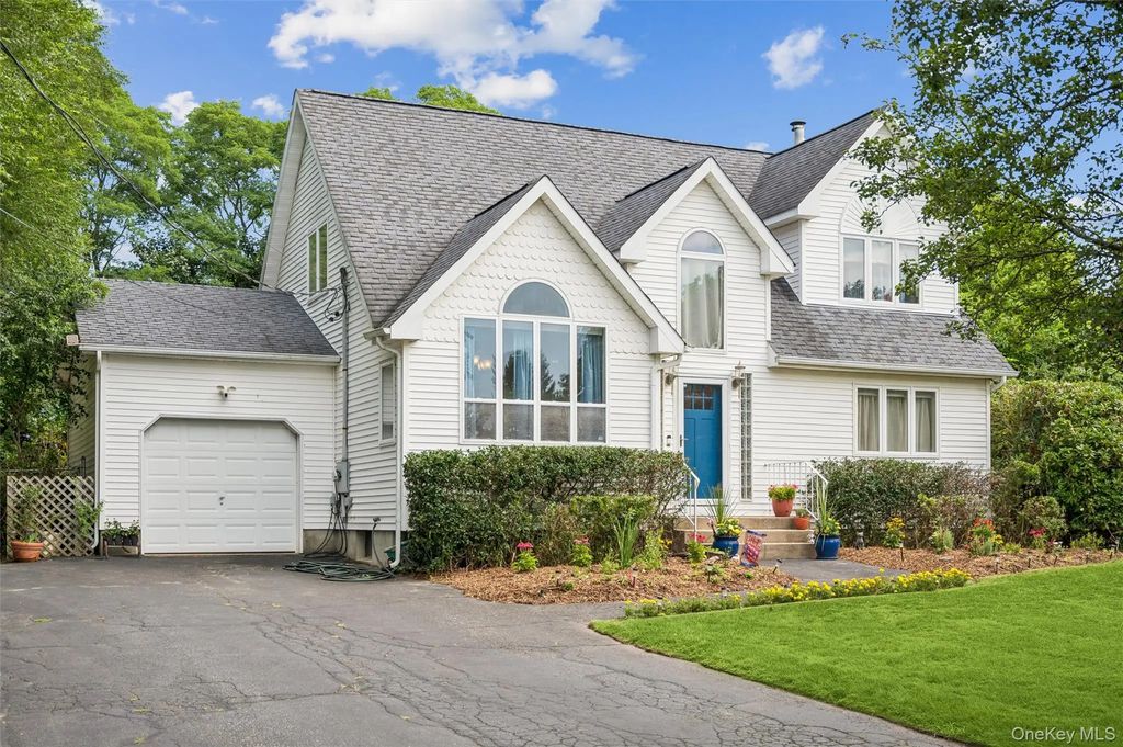 7 Jarvis Lane, Center Moriches