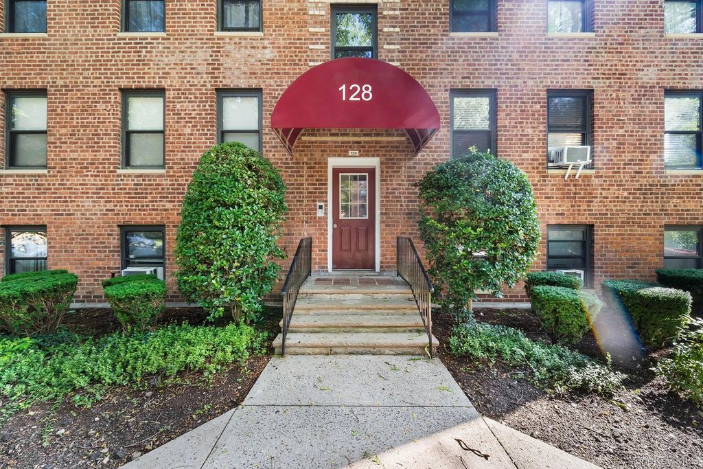 128 Richbell Road # B4, Mamaroneck