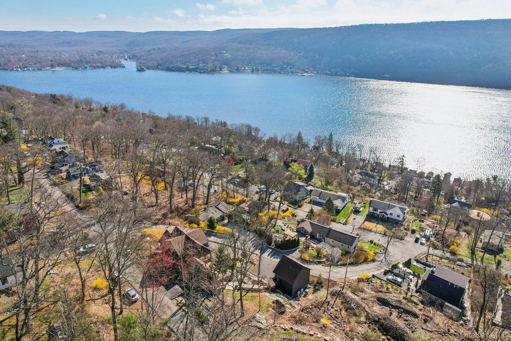 42 Deer Trail S, Greenwood Lake