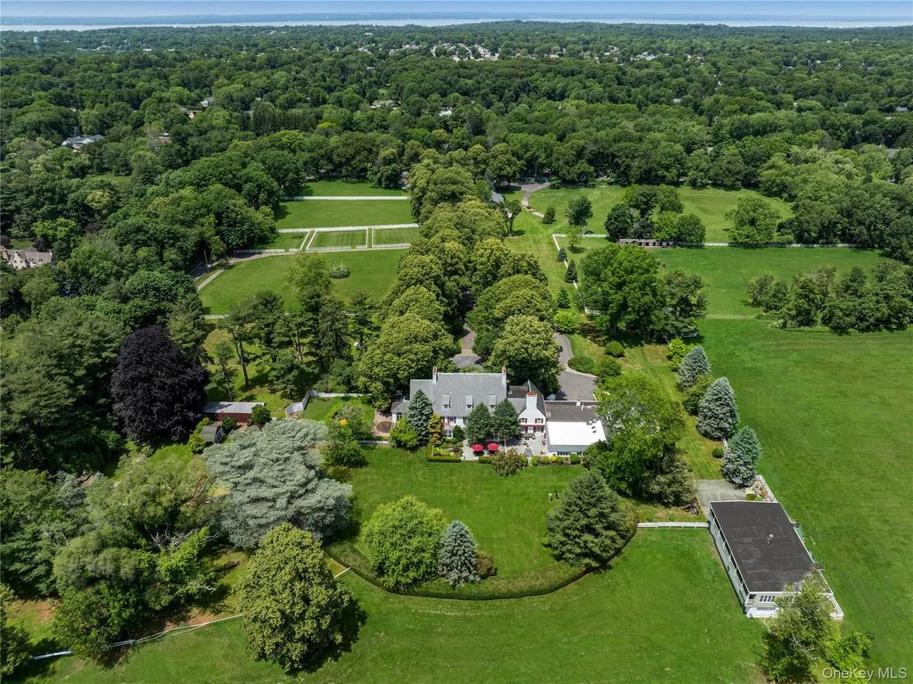 97 A Pound Hollow Road, Old Brookville