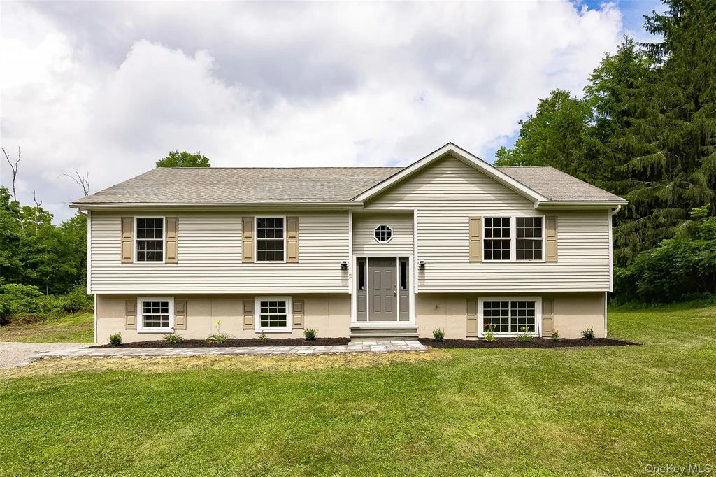 10 E Halstead Road, Salt Point