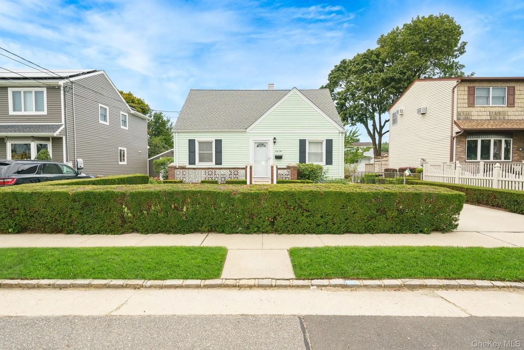 65 5th Street, Garden City Park