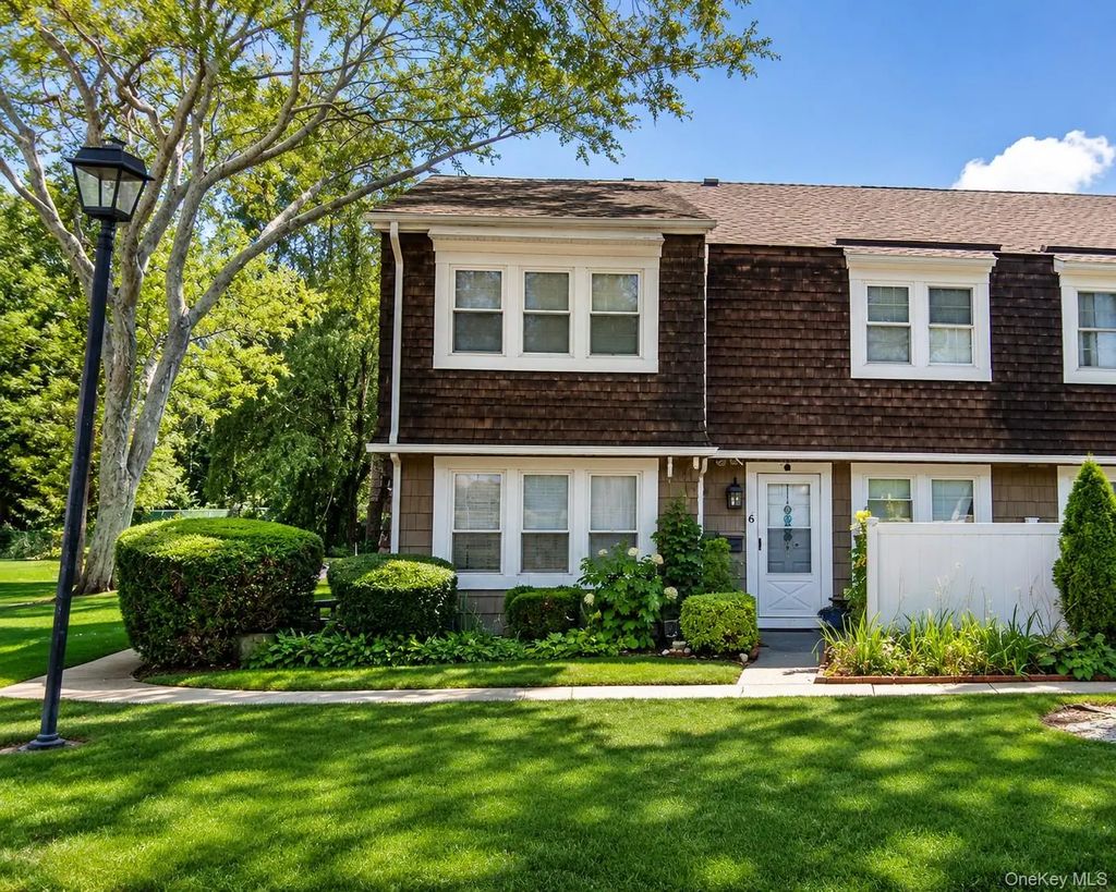 6 Whalers Cove, Babylon