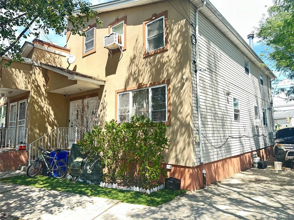 14045 Charles Lane, Springfield Gardens