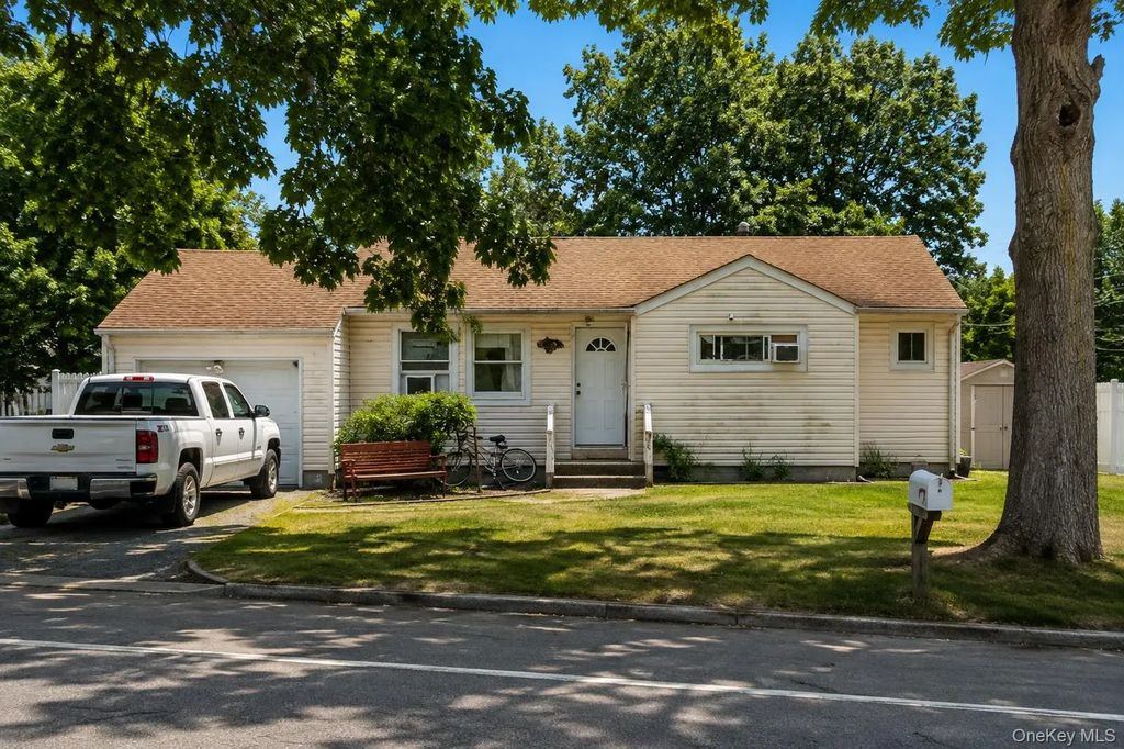 643 Jayne Boulevard, Port Jefferson Station