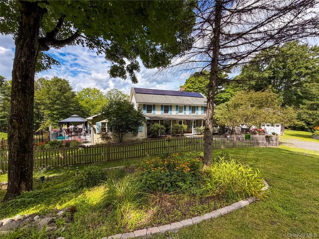 912-918 Hollow Road, Clinton Corners