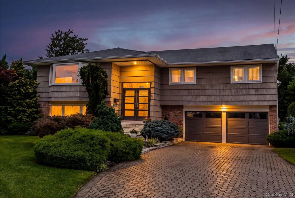 31 Lake Court, Massapequa