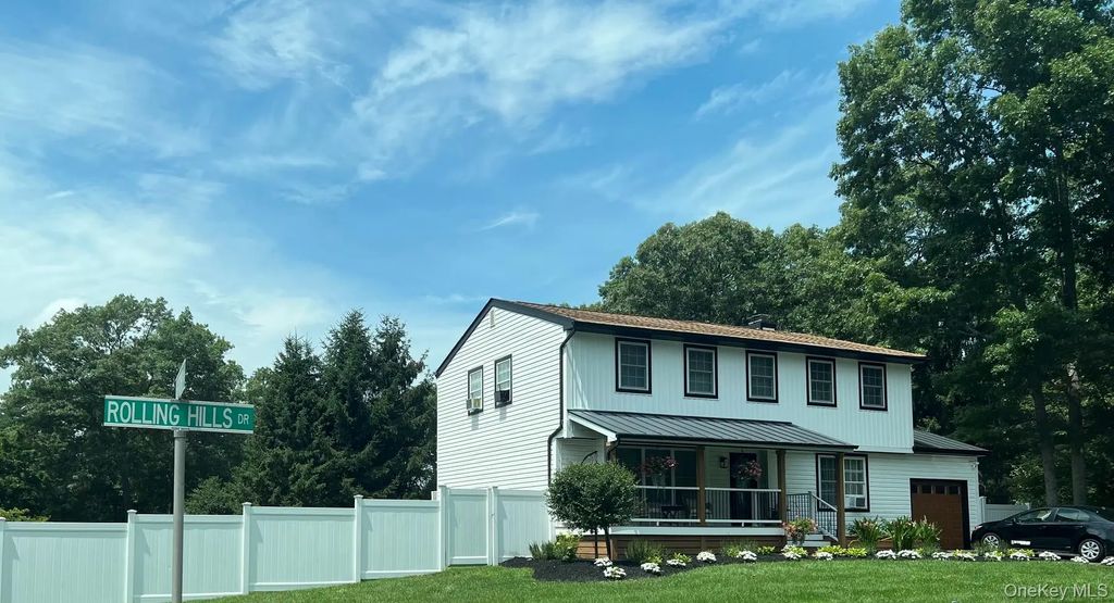 29 Rolling Hills Drive, Ridge