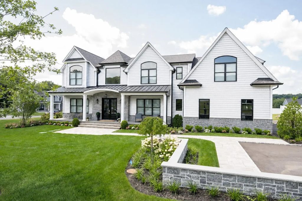 15 Wildwood Drive, Dix Hills