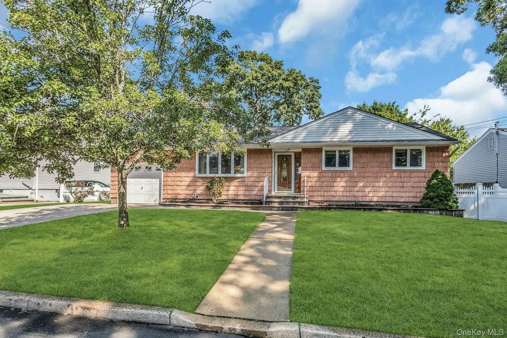 50 Jerome Street, Lindenhurst