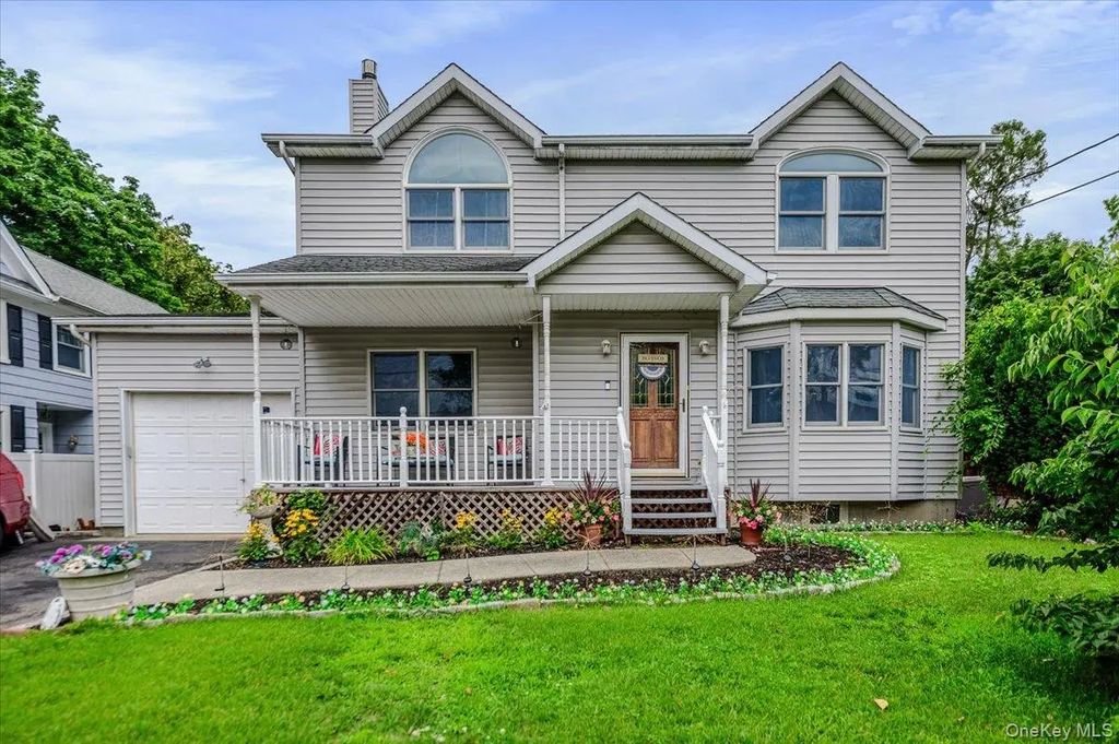 13 Meadow Lane, Bayville