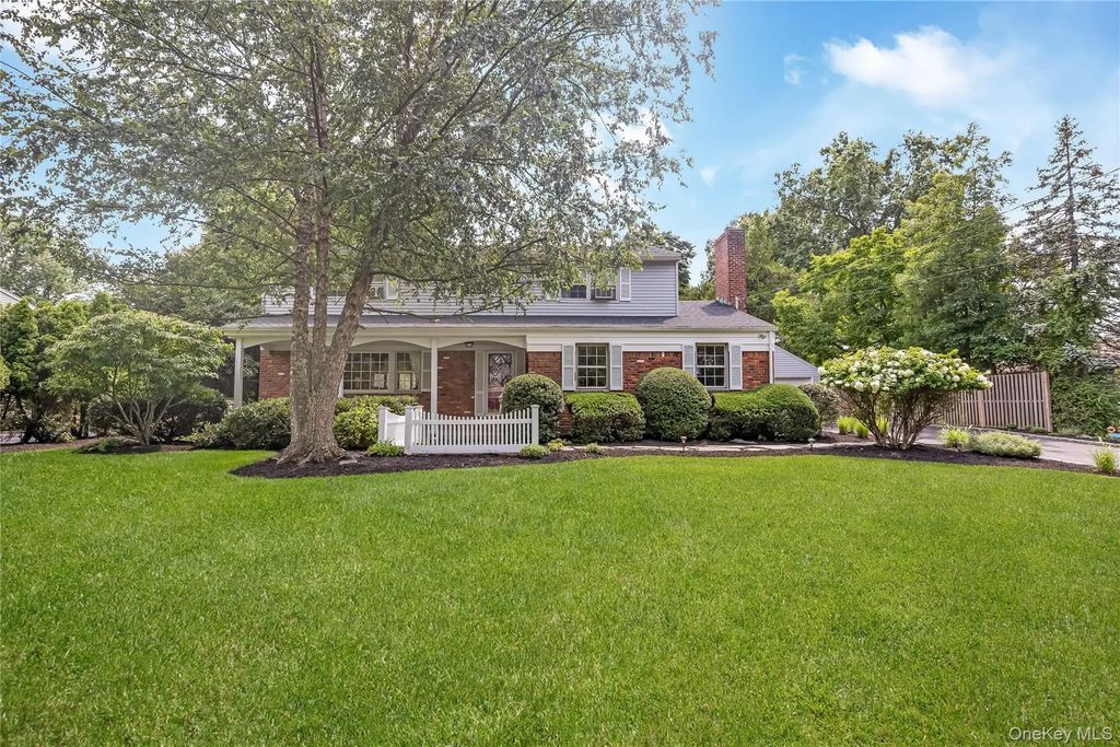 4 Crinkle Court, Northport
