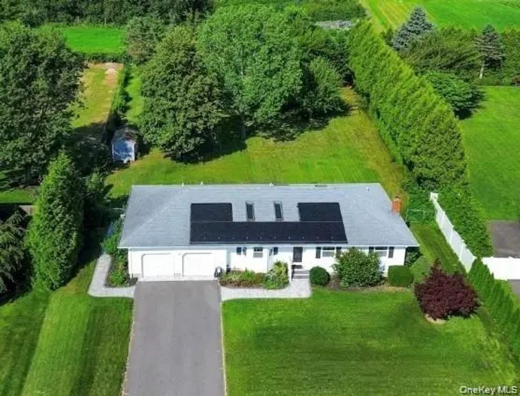 124 Donna Drive, Baiting Hollow