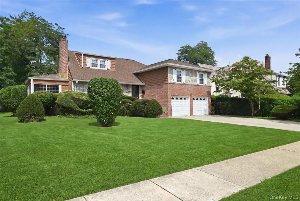 288 Brower Avenue, Rockville Centre