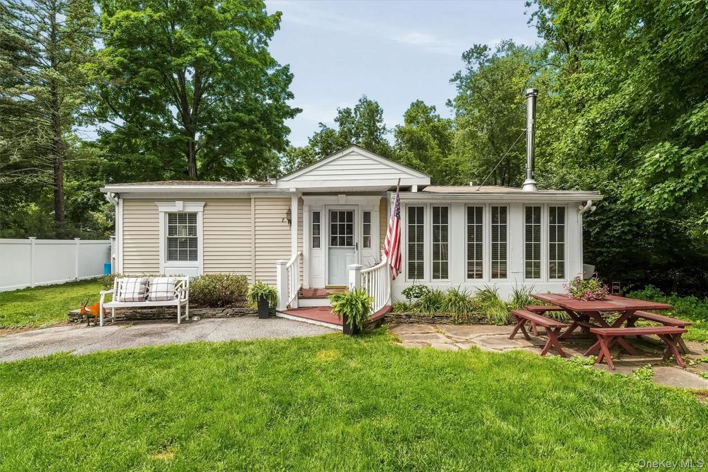 7 Locust Drive, Greenwood Lake