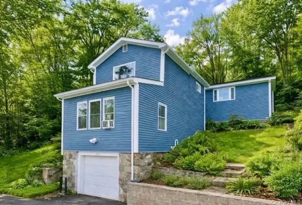 580 Lakes Road, Monroe