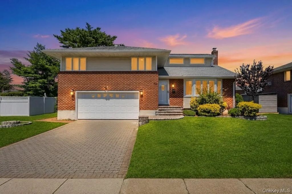 4 Balsam Drive, Hicksville