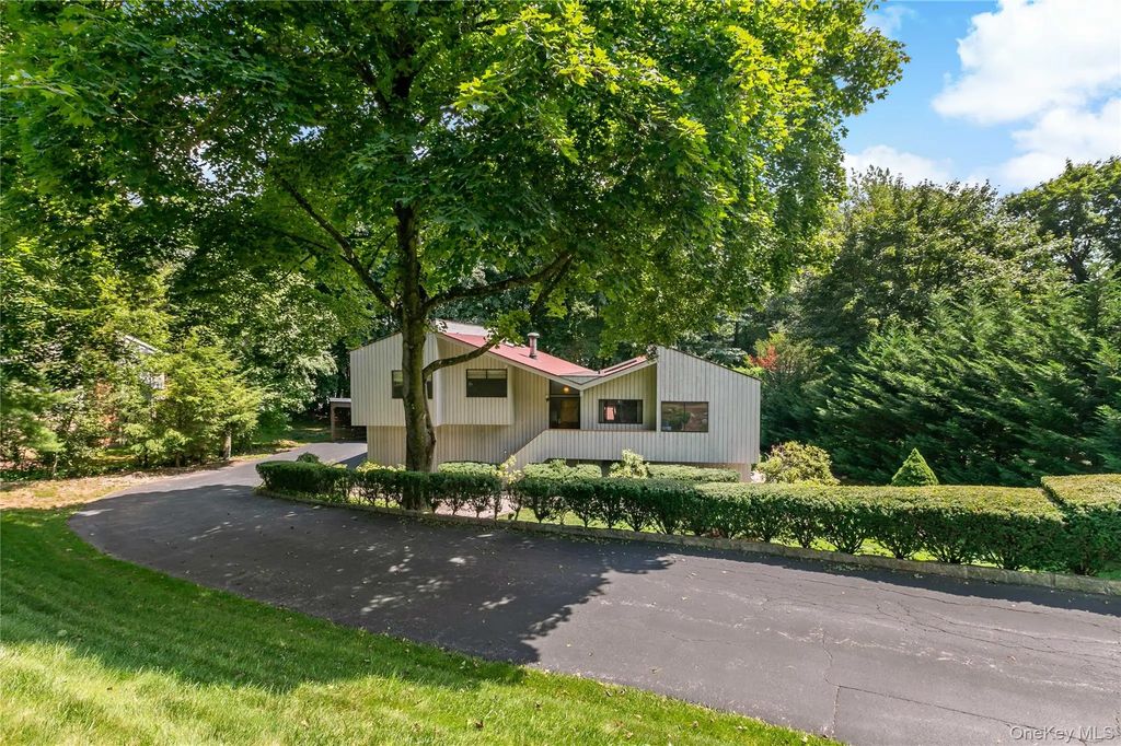 68 Burns Place, Briarcliff Manor
