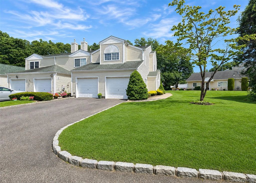 333 Prairie Court, Manorville