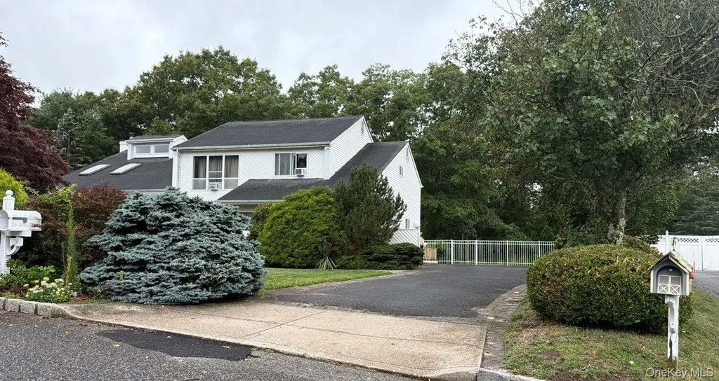 26 Bailey Lane, Manorville