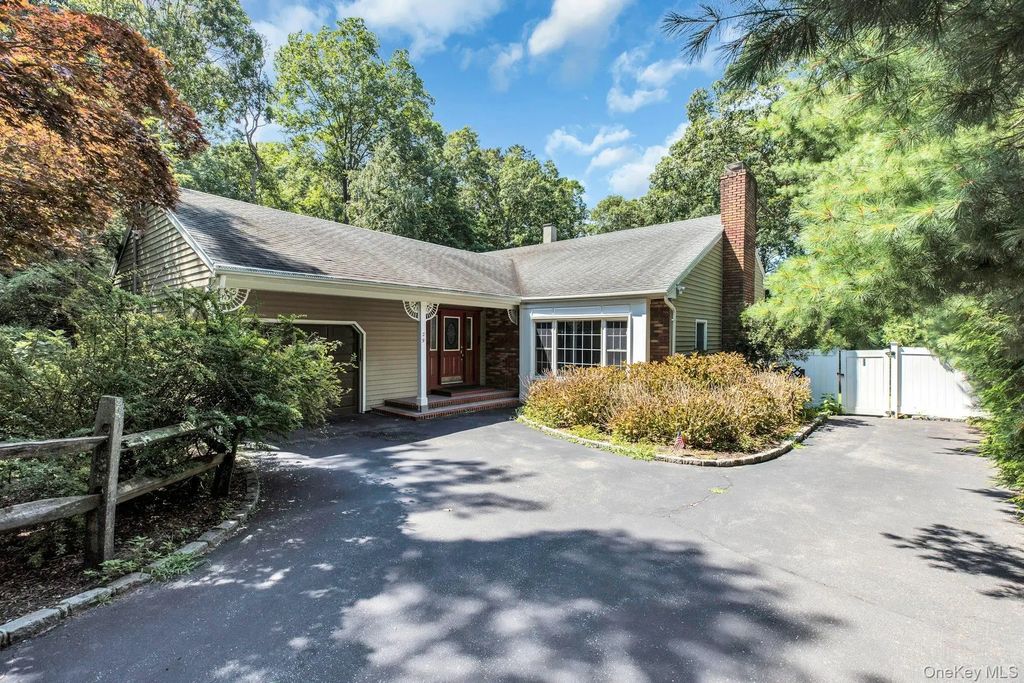 29 Columbine Avenue N, Hampton Bays