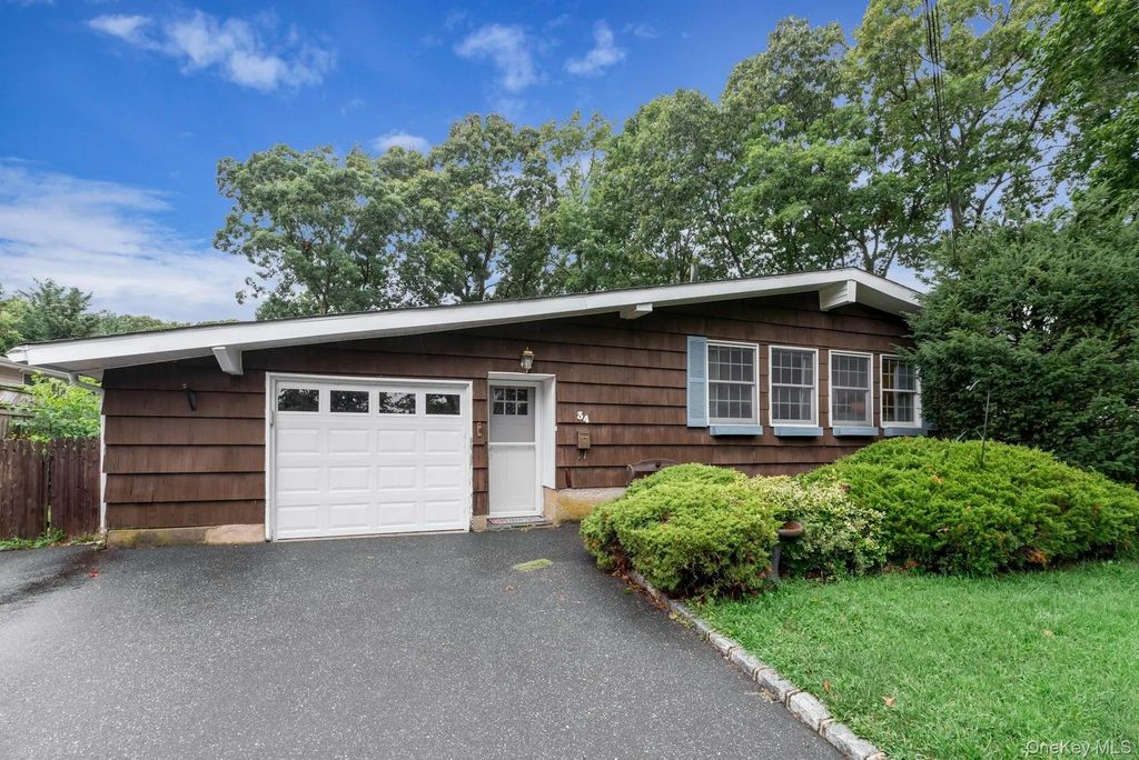 34 Crestwood Lane, Lake Ronkonkoma