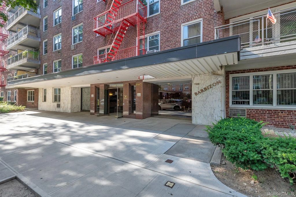 142-05 Roosevelt Avenue # 320, Flushing