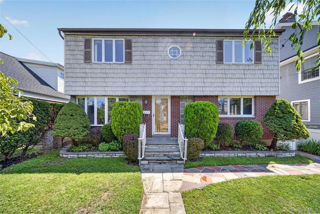612 Marcellus Road, Williston Park