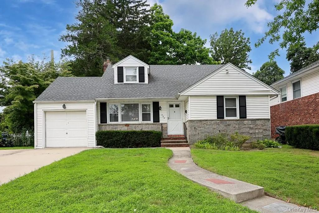 242 Clinton Road, Garden City