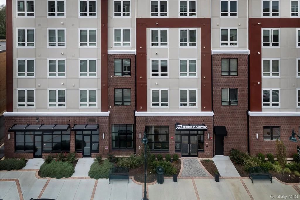 119 Searing Avenue S105, Mineola