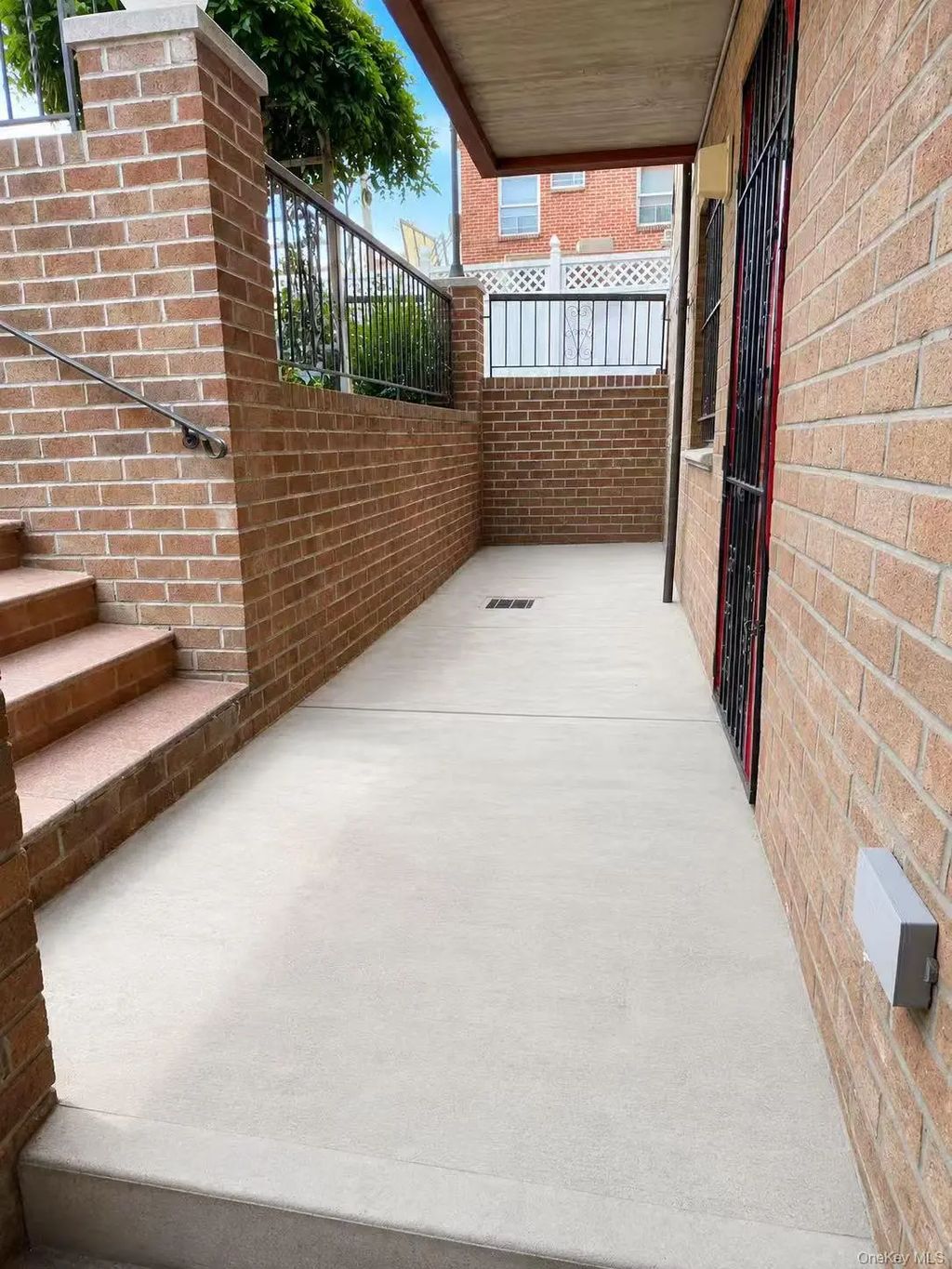 12215 25 Road, College Point