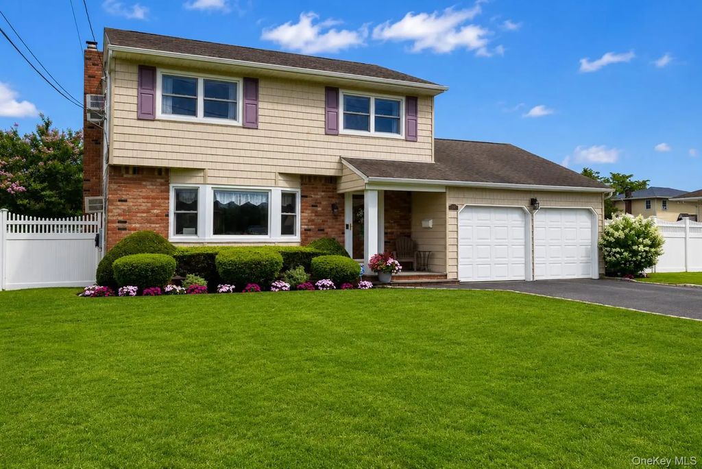 1453 10th Street, West Babylon