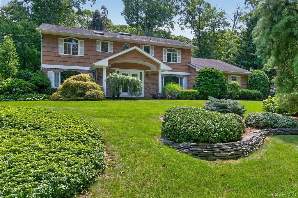 36 Arbor Lane, Dix Hills