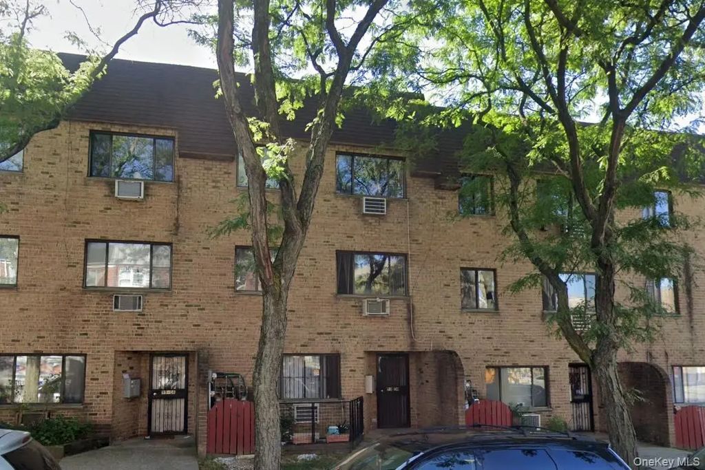 99-06 Christie Avenue # 3c, Corona