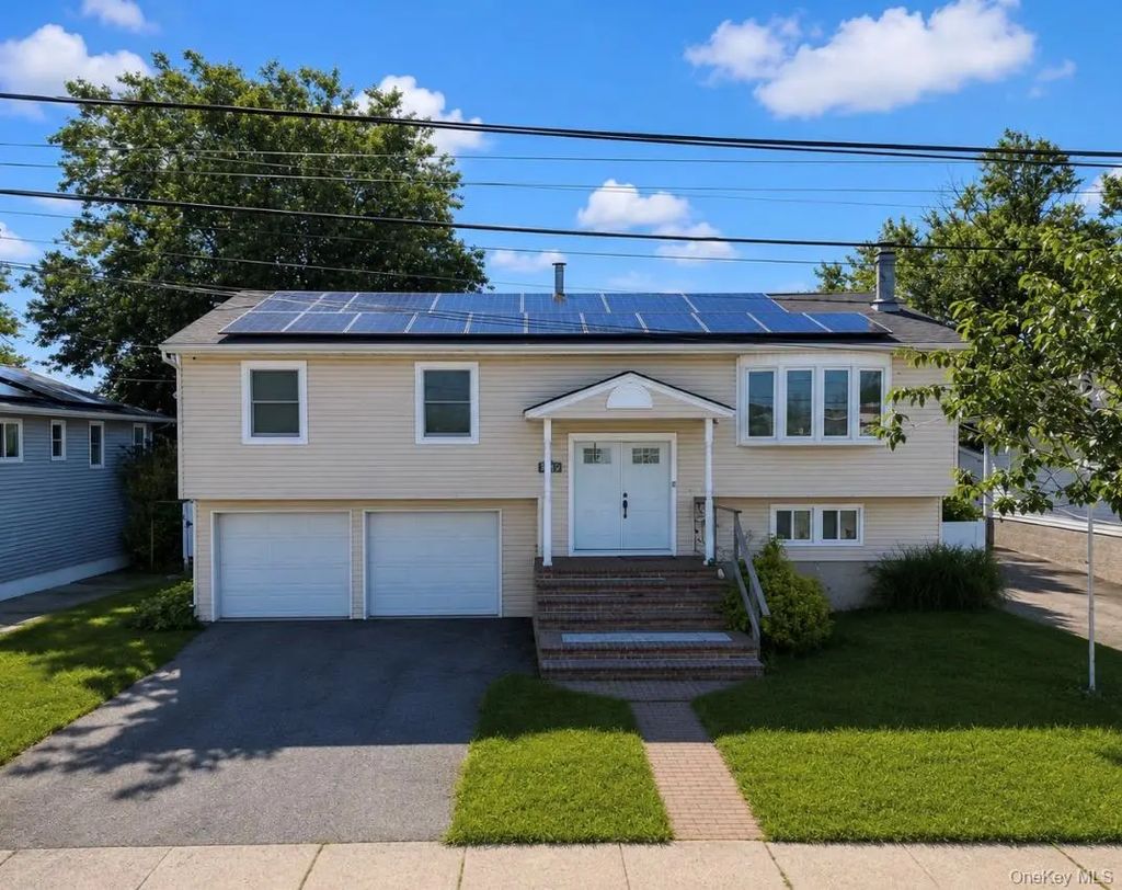 4065 Broadway, Island Park