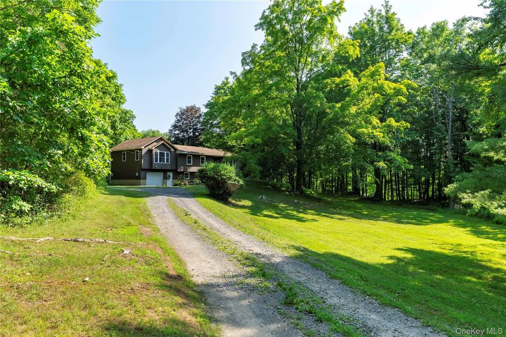71 W Pine Road, Staatsburg