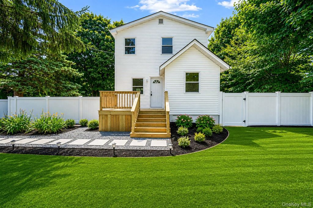 13 Graham Place, Nesconset
